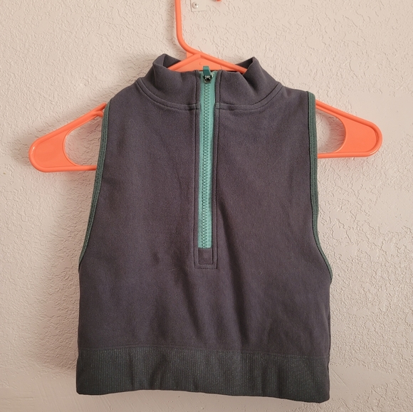 Fabletics Sports Top Bra in Medium - Picture 1 of 4